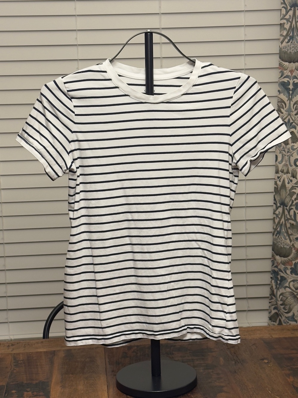 Crown & Ivy Classic Navy & White Striped Crewneck Tee XS